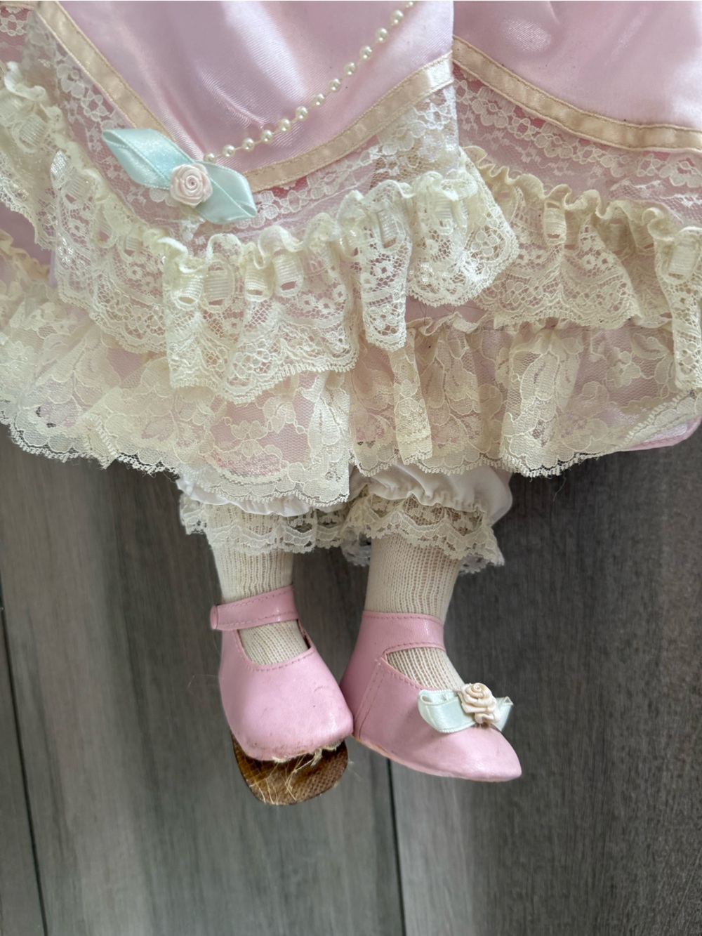 Vintage Style Porcelain Doll in Pink Lace Dress 24 inches - Picture 4 of 5